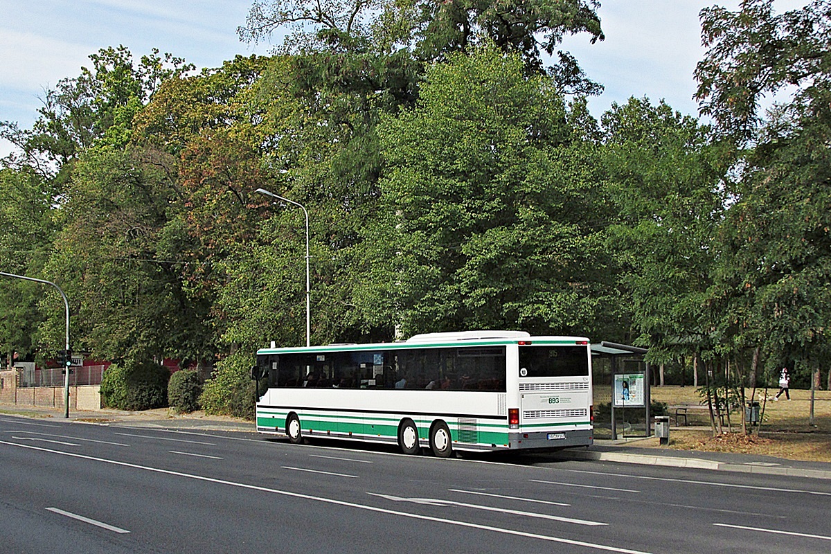 Setra S319 UL BAR-BR 503
Eberswalde, Heegermühler Straße. Deskorolka spod znaku Setry jeszcze na linii, od spektakularnego spłonięcia i co za tym idzie kresu żywota dzieliły ją wtedy równe trzy lata... 
