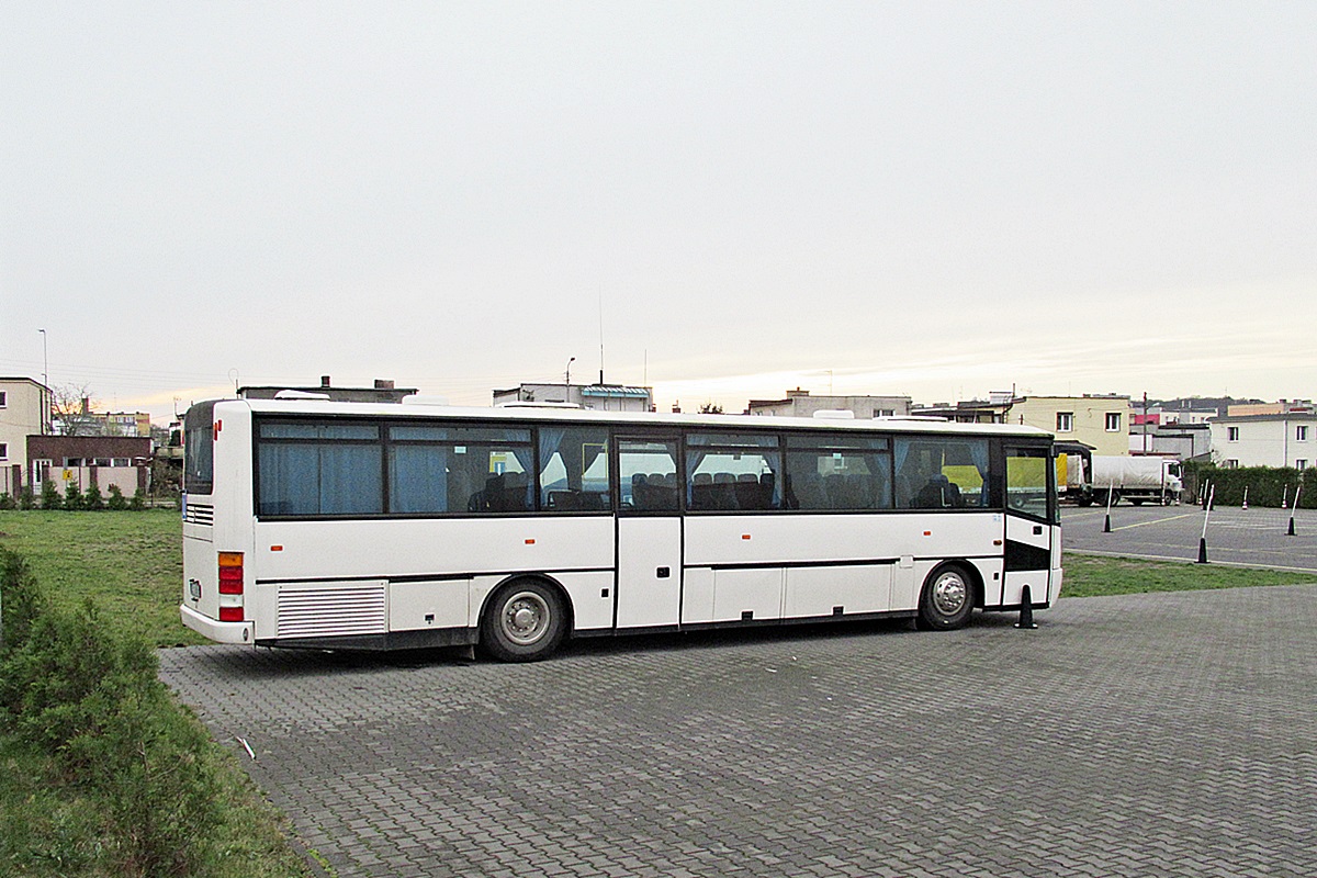 Irisbus Axer 12M CBY 28888
Koronowo, teren ośrodka nauki jazdy "Kodeks" przy ul. Aleksandra Zawadzkiego. Ex-arrivowa Karosa w wersji lux uciekła spod topora - z firmy Tkaczyk Bobrowniki trafiła do tego liczącego jedenaście tysięcy mieszkańców bodbydgoskiego miasta jako poligon doświadczalny dla przyszłych kierowców z kategorią D. 
