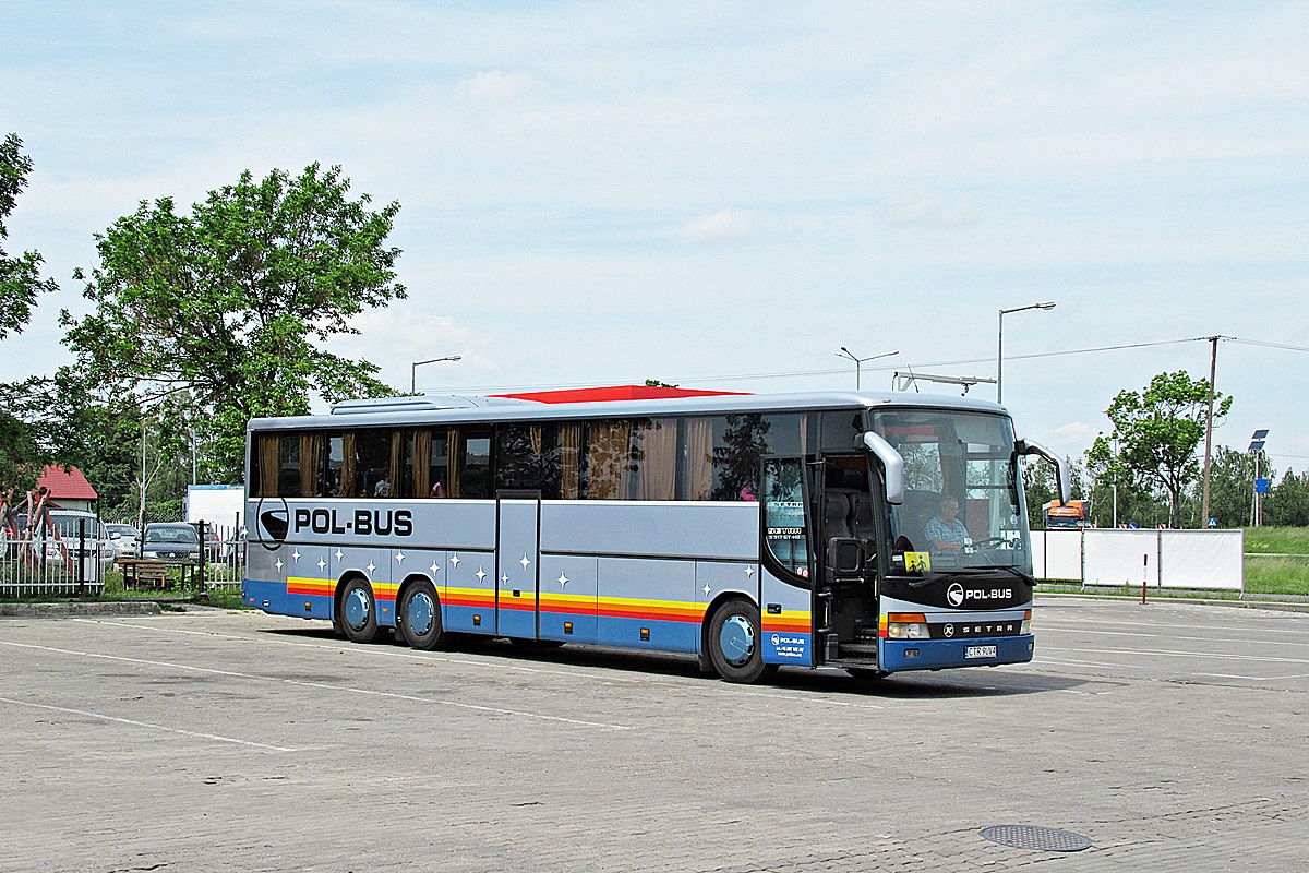 Setra S317 GT-HD CTR 9UV4
Płońsk, parking stacji paliw koncernu Orlen przy ul. Bydgoskiej.
Słowa kluczowe: szkolny