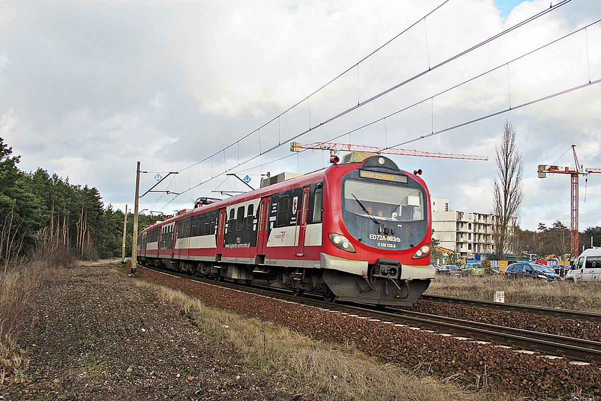 ED72A-003
Zmodernizowany kibelek jako R55458 relacji Jabłonowo Pomorskie - Bydgoszcz Główna zbliża się do stacji końcowej. 
Również pozdrawiam :) 
