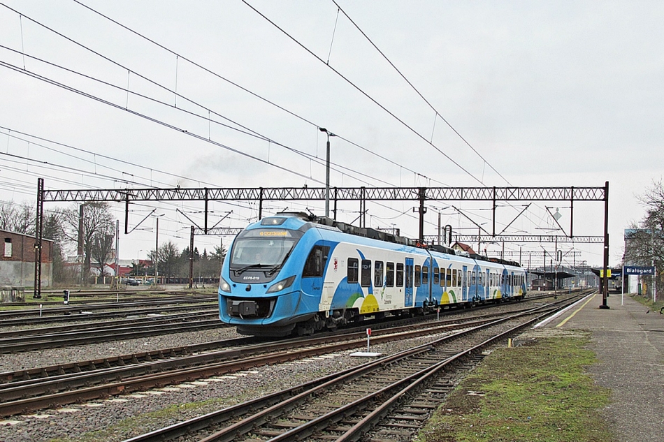 ED78-019
Impuls jako R80249 relacji Słupsk - Szczecin Główny opuszcza stację Białogard. 
