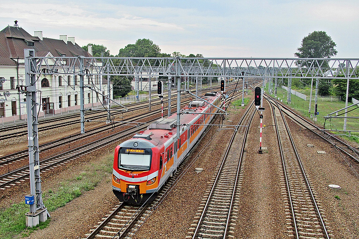 EN57-2232
EZT jako R11834 relacji Terespol - Siedlce opuszcza Łuków.
