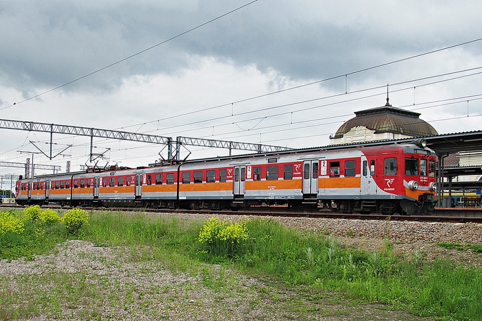 EN57-1181
Kibelek podczas przerwy między kursami na stacji Tarnów. 
