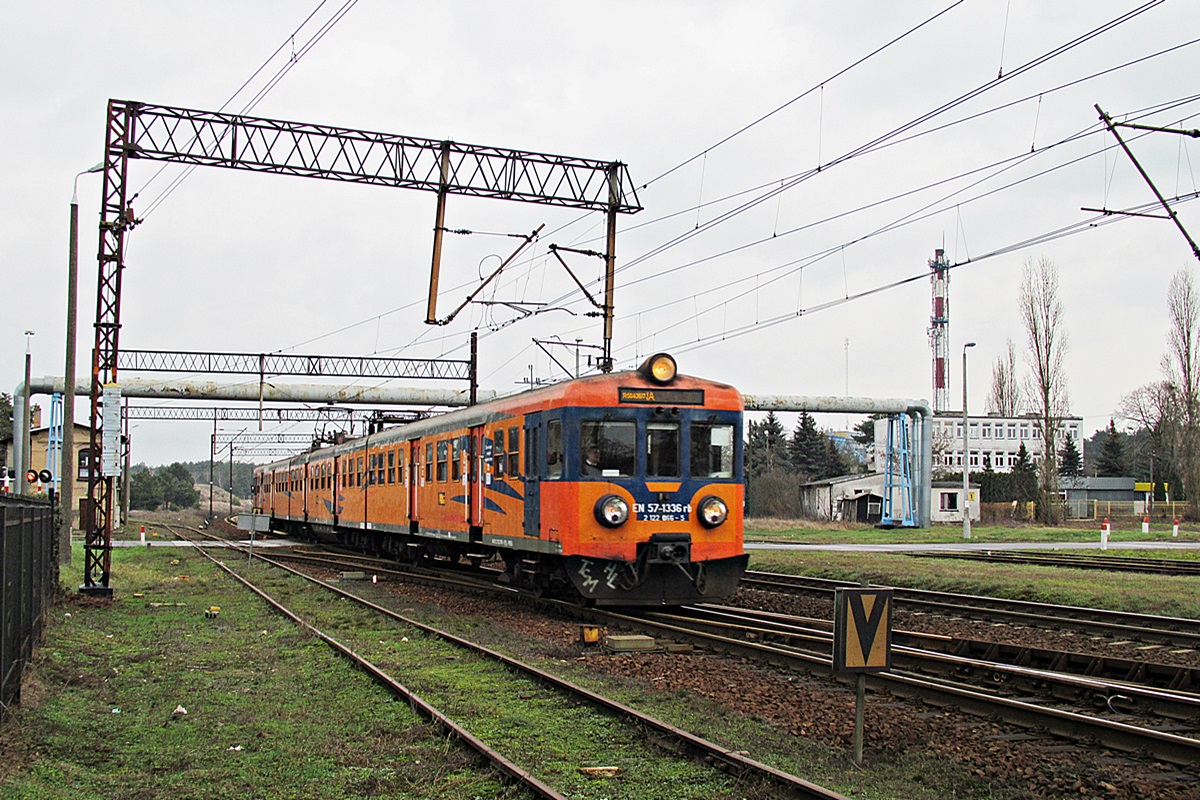 EN57-1336
Regio 58408 z Torunia Wschodniego do Piły Głównej zbliża się do stacji Solec Kujawski. 
