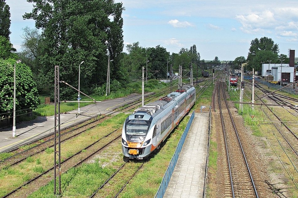 EN63-005
Impuls jako Regio 20705 relacji Skarżysko-Kamienna - Ostrowiec Świętokrzyski wjeżdża na stację końcową.
