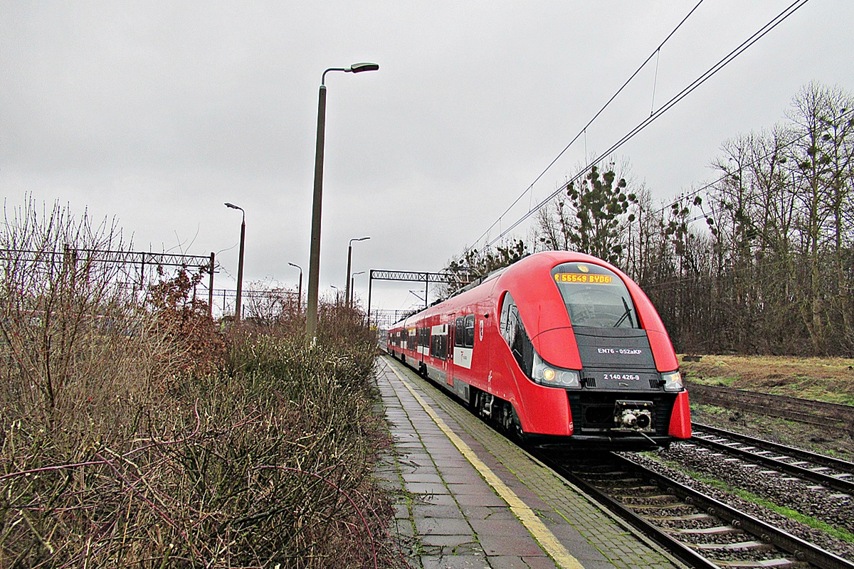 EN76-052
Elf jako R55549 relacji Włocławek - Bydgoszcz Główna zatrzymuje się na stacji Toruń Kluczyki. 
