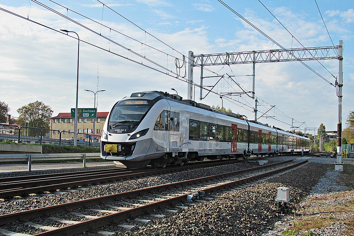 EN90-001
Impuls jako R88284 relacji Ustka Uroczysko - Słupsk zbliża się do stacji Ustka. 
