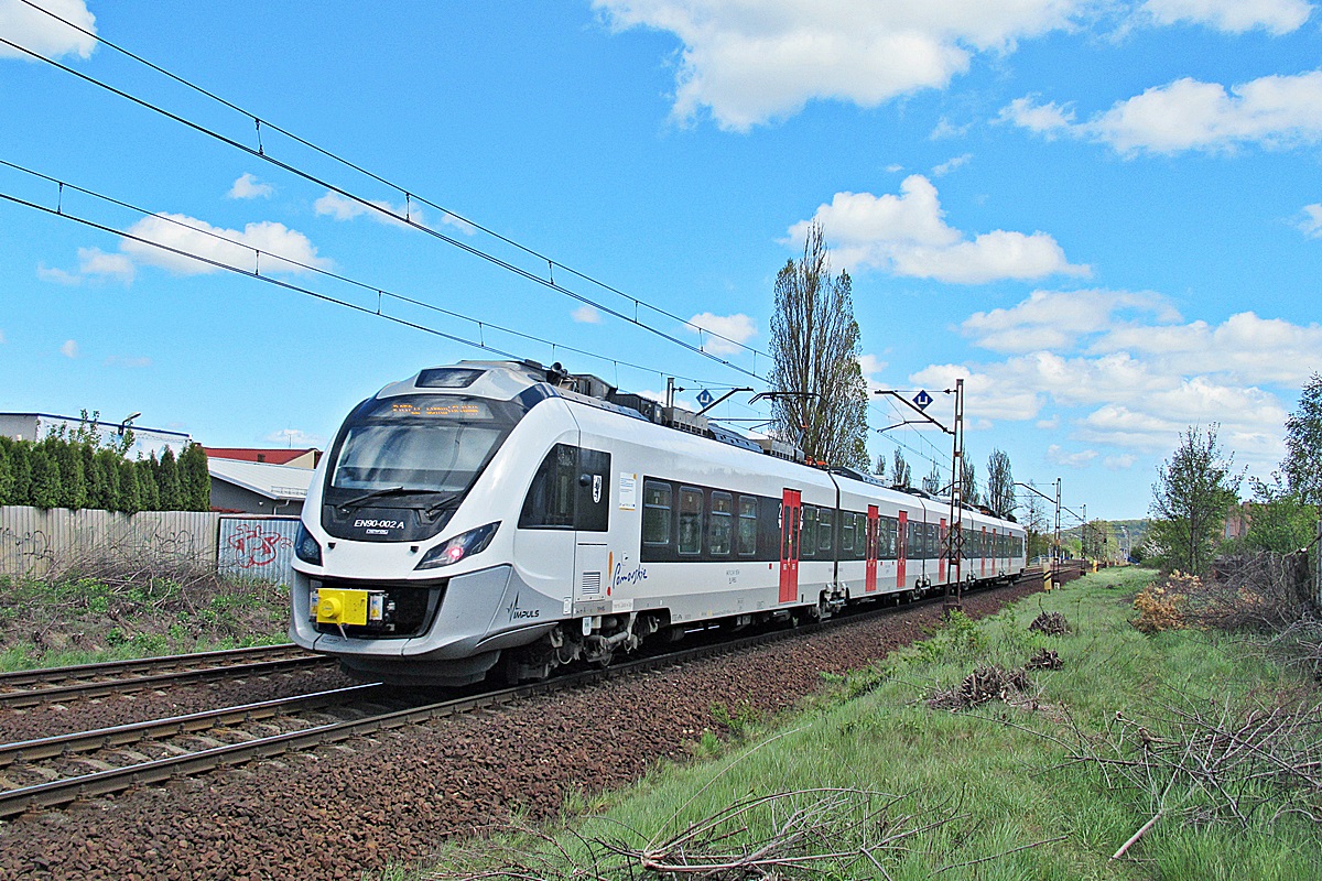 EN90-002
Impuls jako R58209 relacji Gdynia Główna - Słupsk zbliża się do stacji Wejherowo. 
