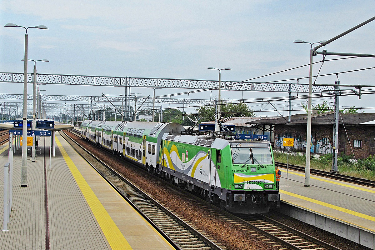 EU47-009
Hetman z pociągiem RE8 KM12104 relacji Łuków - Skarżysko Kamienna oczekuje godziny odjazdu na stacji początkowej. 
