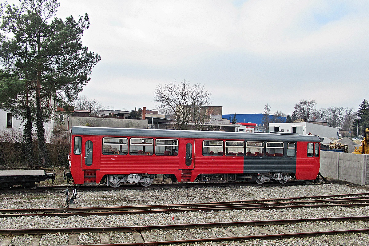 FAUR A20D-P MBxd2-216
Odstawiony rumuński wagon motorowy na stacji Pleszew Miasto. 
