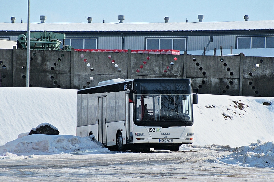 MAN NM243.3 Lion`s City GCH 79676
Chojnice, zajezdnia MZK przy ul. Angowickiej. Szpiegowska fotka zza płotka najnowszego nabytku miejscowego przewoźnika. 
Słowa kluczowe: MZK_Chojnice zajezdnia