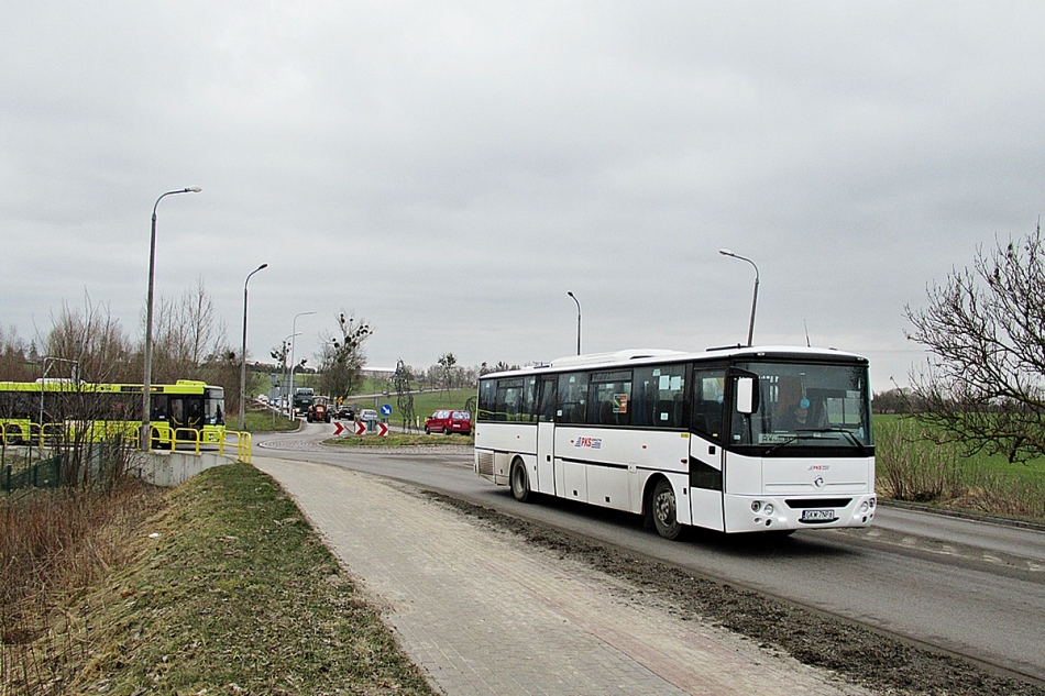 Irisbus Axer 12M GKW 7NP6
Kwidzyn-Miłosna, DK 55. Pierwsze spotkanie z kwidzyńskim Axerem. Do upolowania (przynajmniej na ten moment) pozostają jeszcze trzy wozy tej marki. 
Słowa kluczowe: PKS_Kwidzyn