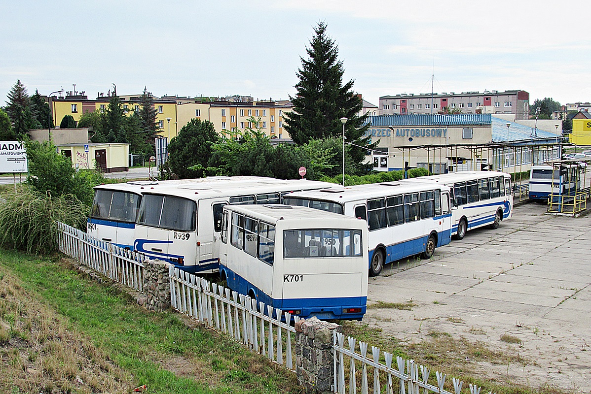 Autosan H6-20.03 GST 36468
Starogard Gdański, baza miejscowego PKS-u przy ul. Gdańskiej; dawny dworzec autobusowy. Autosany w oczekiwaniu na rozpoczęcie nowego roku szkolnego.
Słowa kluczowe: PKS_Starogard zajezdnia