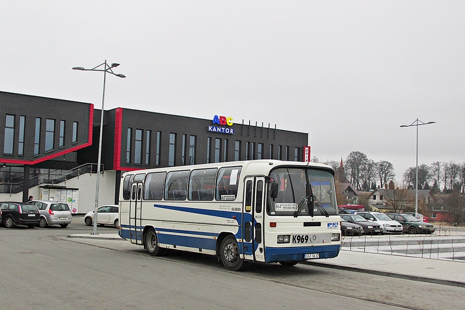 Mercedes-Benz O303-10KHP-L GST GK37
Kościerzyna, dworzec autobusowy. 
Słowa kluczowe: PKS_Starogard dworzec