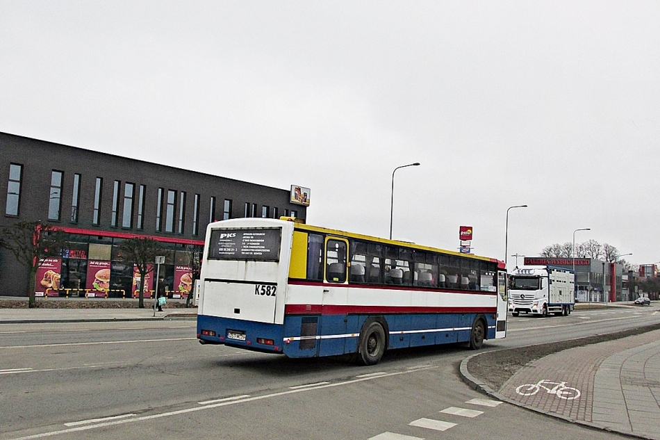 Jelcz T120 GST MC29
Kościerzyna, ul. Wojska Polskiego. 
Przedostatni rok eksploatacji autobusu, w 2017 roku po ukończeniu dwudziestu lat poczciwe Jelczydło  przeszło do historii.
Słowa kluczowe: PKS_Starogard