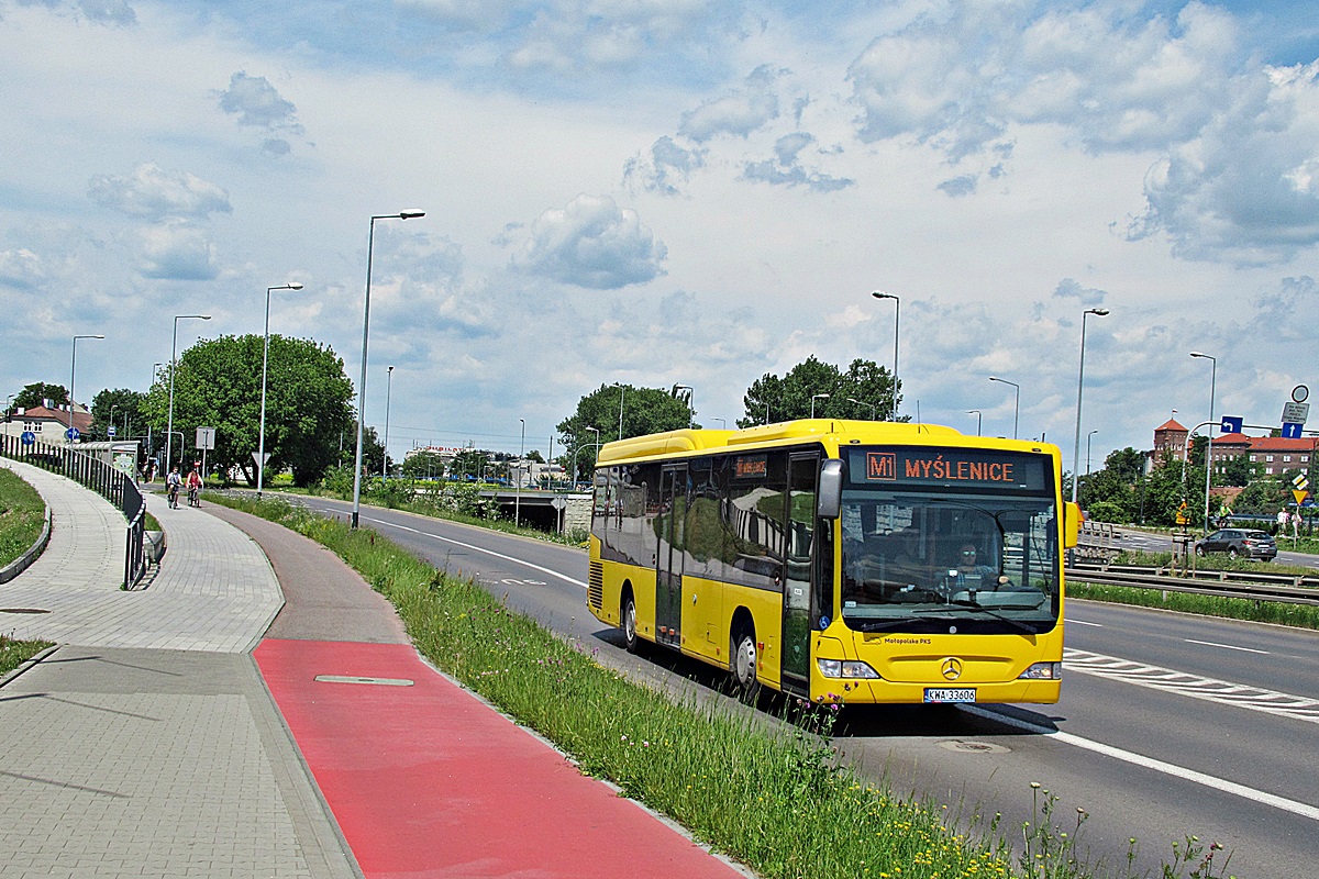 Mercedes-Benz O530LE Ü II KWA 33606
Kraków, ul. Marii Konopnickiej.
