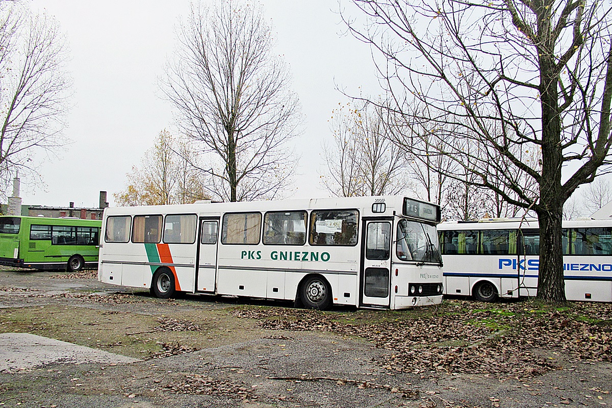 DAB 7-1200 L PGN 73GX
Gniezno, baza miejscowego PKS-u przy ul. Kolejowej.
Słowa kluczowe: PKS