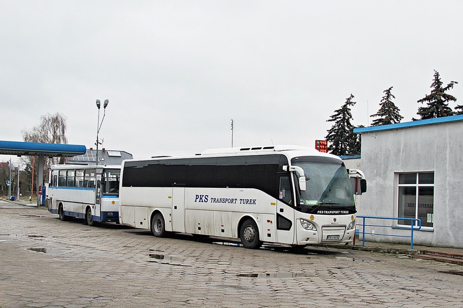 Scania K 320 IB4x2NB / Higer PK 1437E
Turek, dworzec autobusowy. 
Słowa kluczowe: dworzec