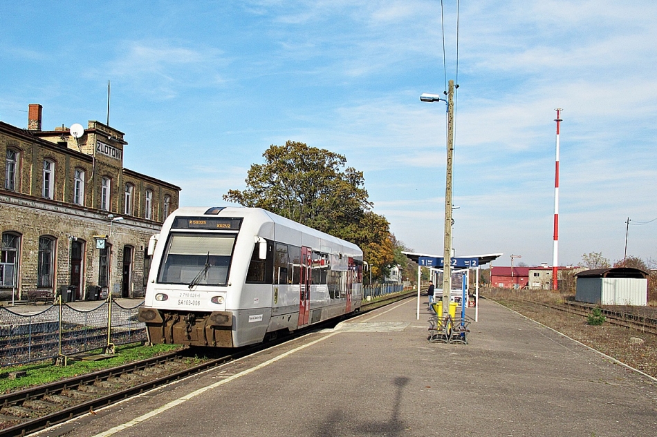 SA103-006
Bolek jako R58325 relacji Chojnice - Krzyż opuszcza stację Złotów. 
