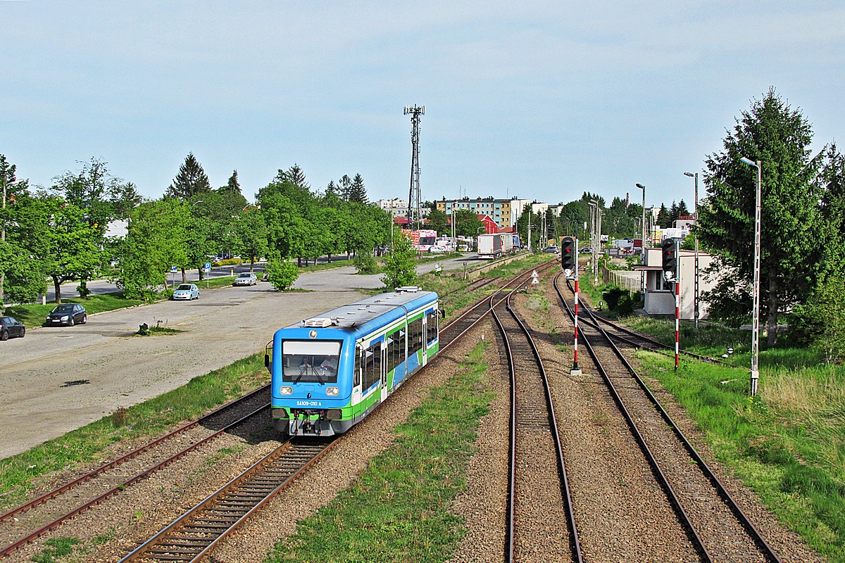 SA109-010
Podkarpacki Kolzam jako R30862 relacji Sanok - Jasło wjeżdża na stację Krosno. 
