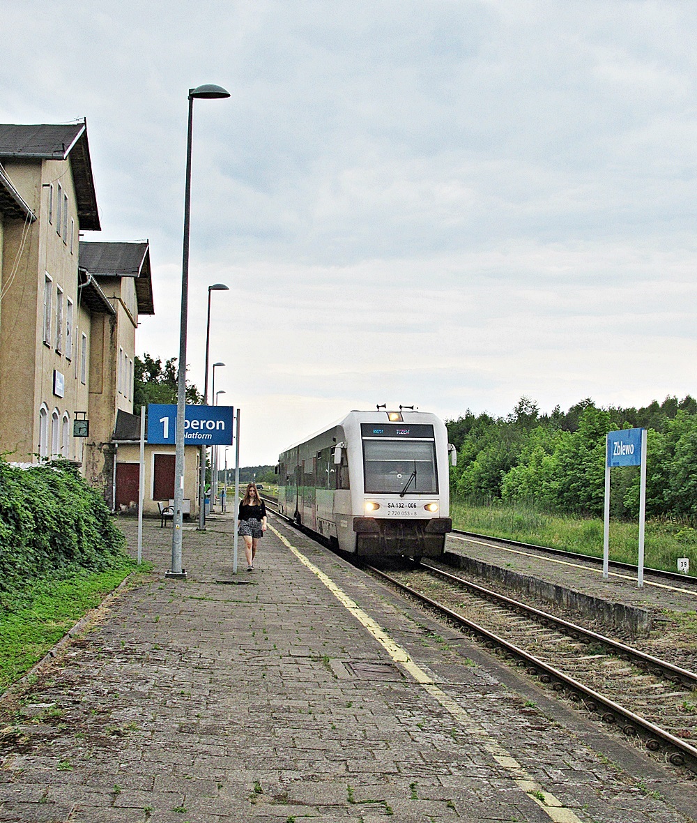 SA132-006
Pesobus jako R50714 relacji Chojnice - Tczew rusza ze stacji Zblewo. 
