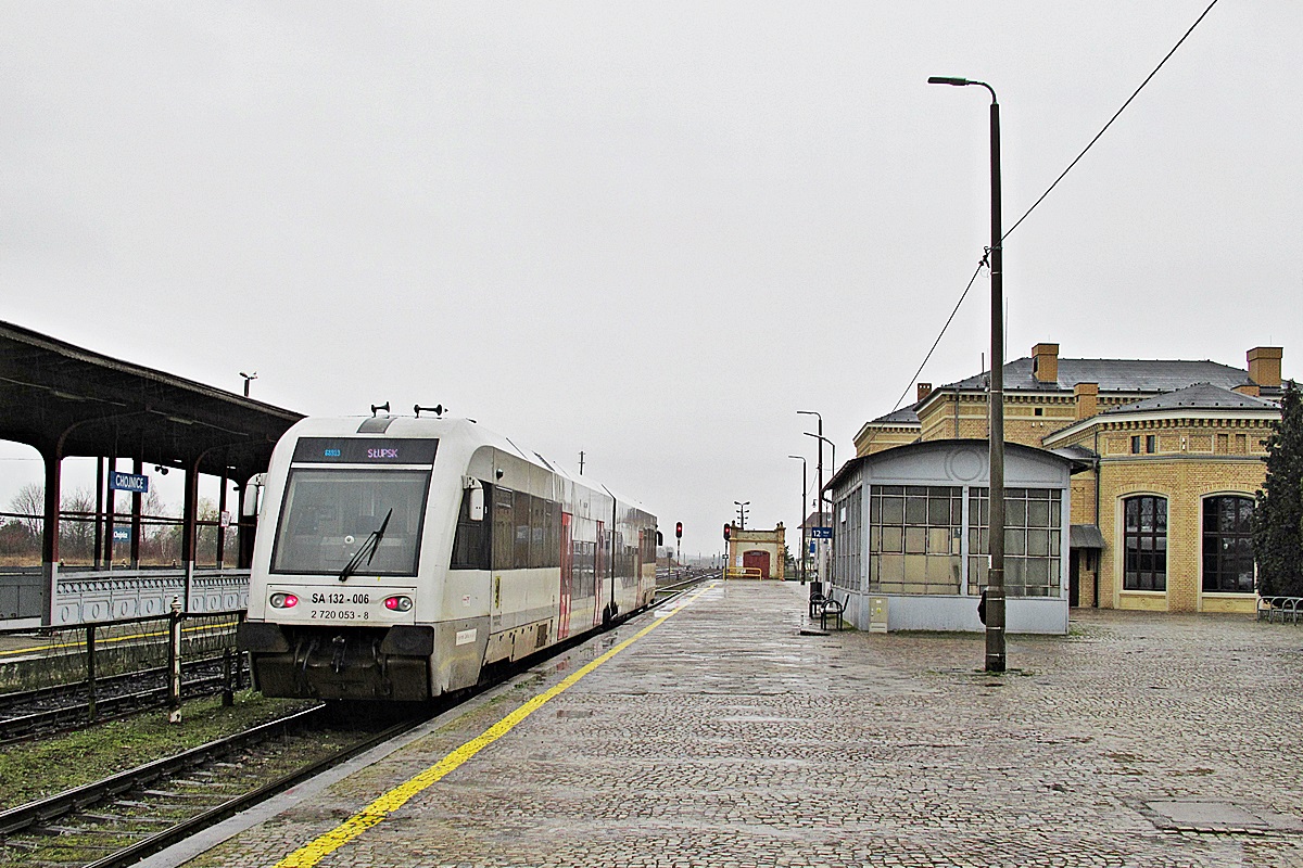 SA132-006
Pesobus jako R88919 relacji Chojnice - Słupsk czeka na godzinę odjazdu na stacji początkowej. 
