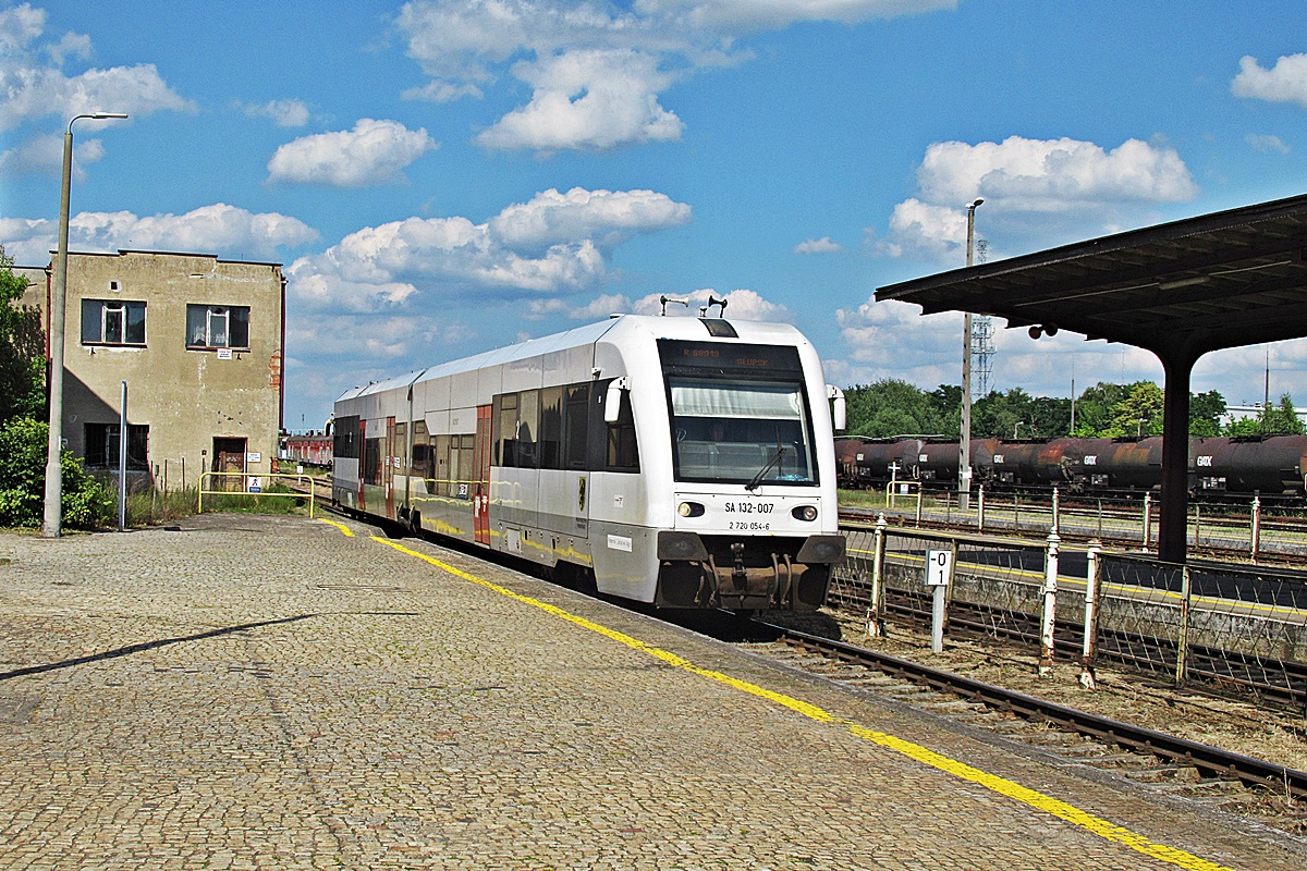 SA132-007
Pesa z pomorskiego oddziału Polregio podstawia się w perony stacji Chojnice, skąd odjedzie jako R88919 do Słupska. 
