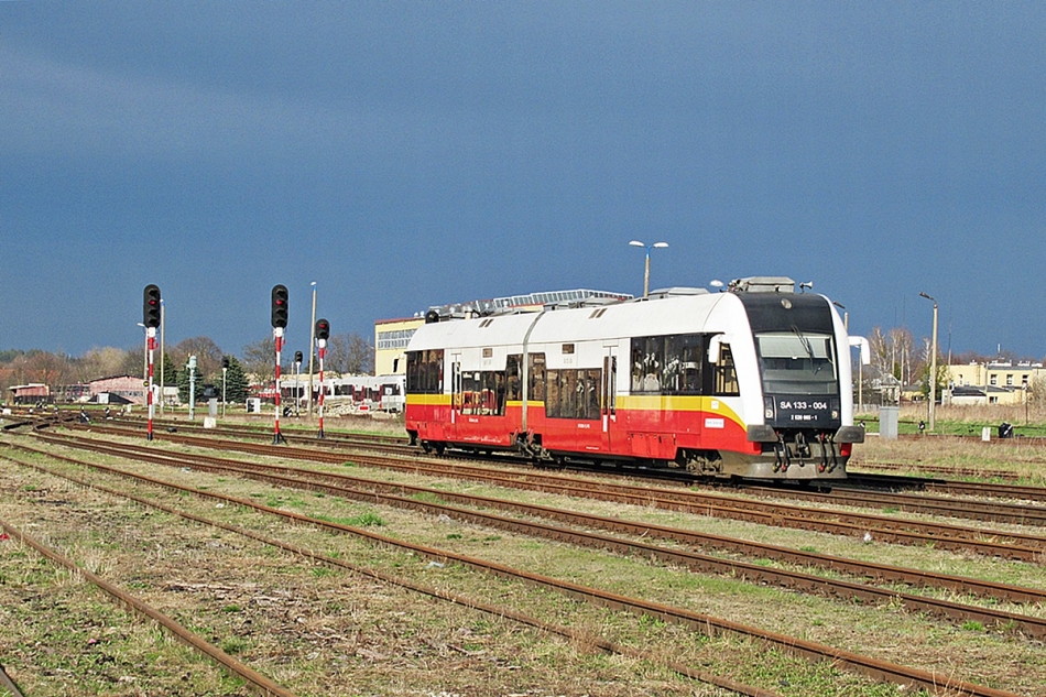 SA133-004
Kłapouch jako R50779 relacji Tczew - Chojnice wjeżdża na stację końcową. 
