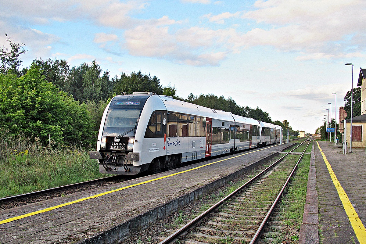 SA133-026
SA133-026 + SA133-028 jako R58207 Tur relacji Gdynia Główna -Szczecinek zatrzymuje się na stacji Zblewo. 
