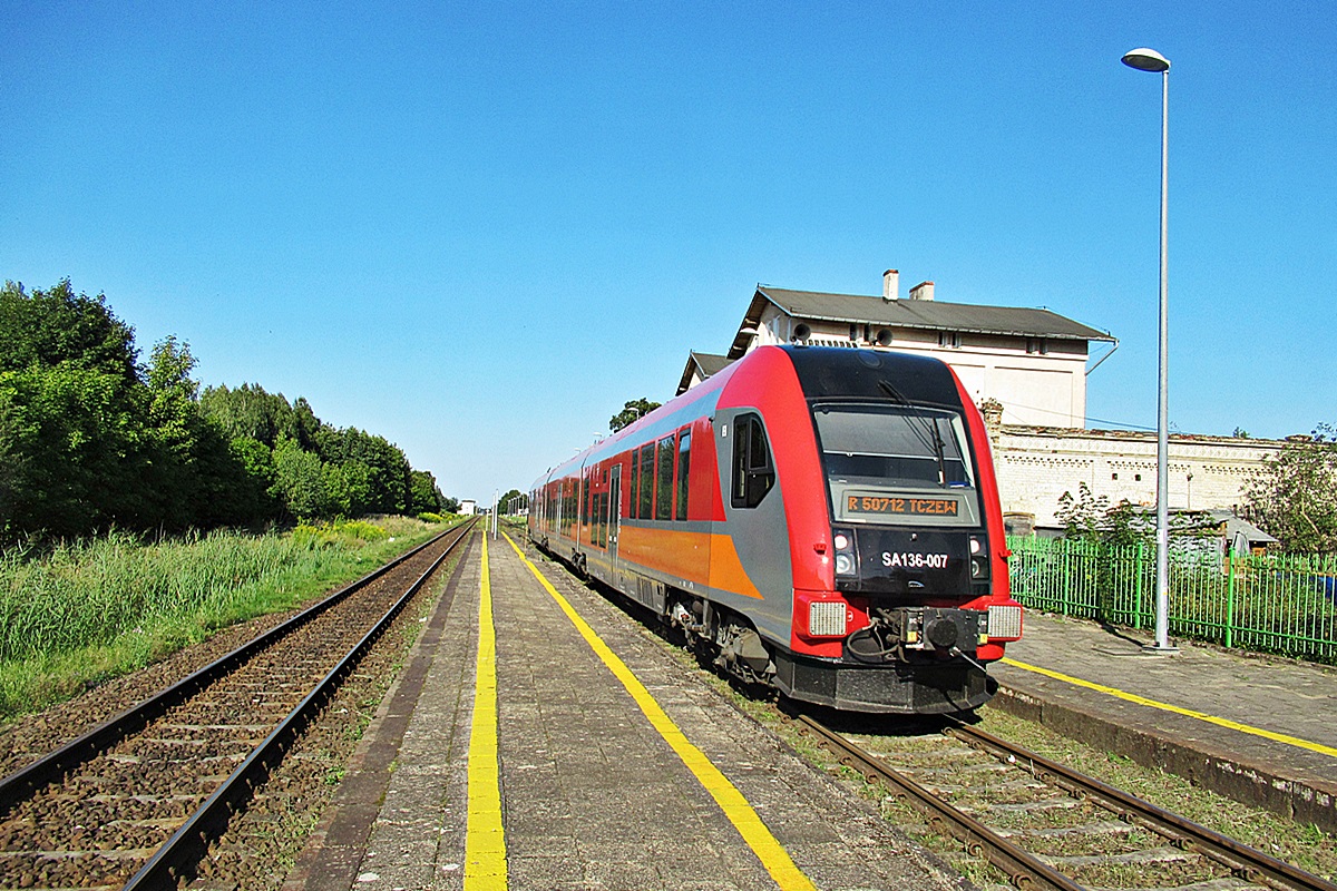 SA136-007
Ex-zachodniopomorski Pesobus już w nowych barwach, jako R50712 relacji Chojnice - Tczew rusza ze stacji Zblewo. 
