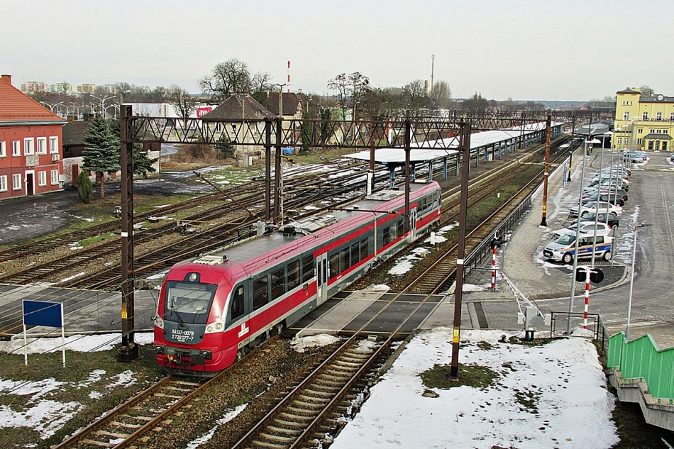 SA137-007
Newag jako Regio 58325 relacji Chojnice - Krzyż opuszcza stację Piła Główna.
