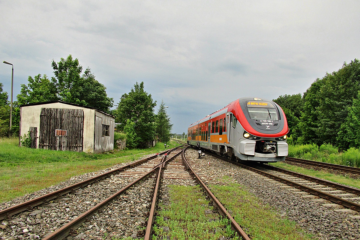 SA139-010
Rekin jako R50714 relacji Chojnice - Tczew rusza ze stacji Zblewo. 
