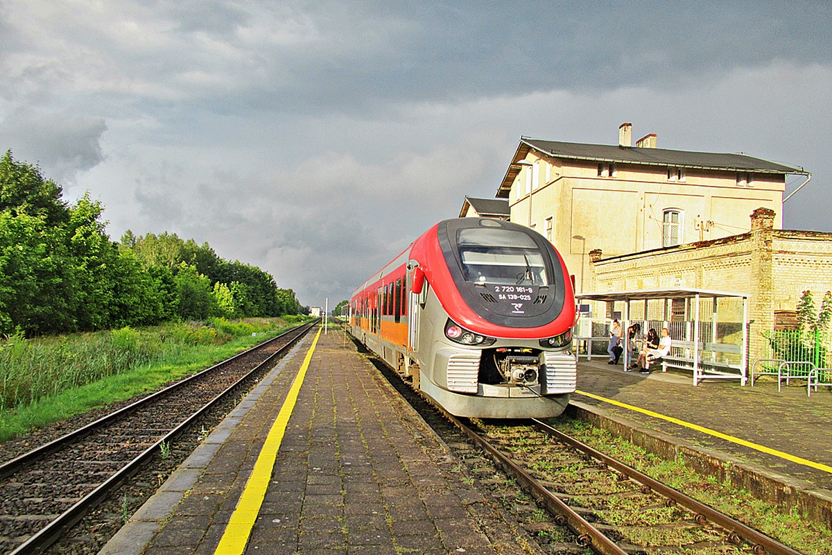 SA139-025
Rekin jako R50712 relacji Chojnice - Tczew zatrzymuje się na stacji Zblewo.
