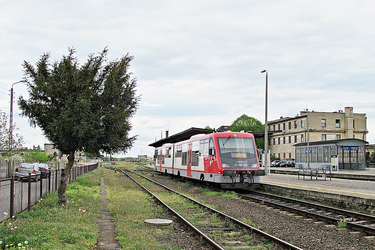 SA108-008
Żelazko na stacji Chojnice tuż po zakończeniu kursu Regio R85724 z Krzyża Wielkopolskiego. 
