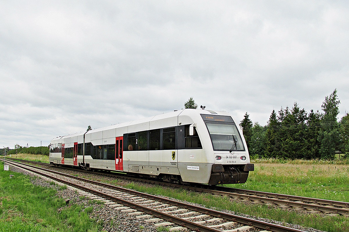 SA132-007
R50775 relacji Tczew - Chojnice z kilkunastominutowym opóźnieniem opuszcza stację Zblewo. 

