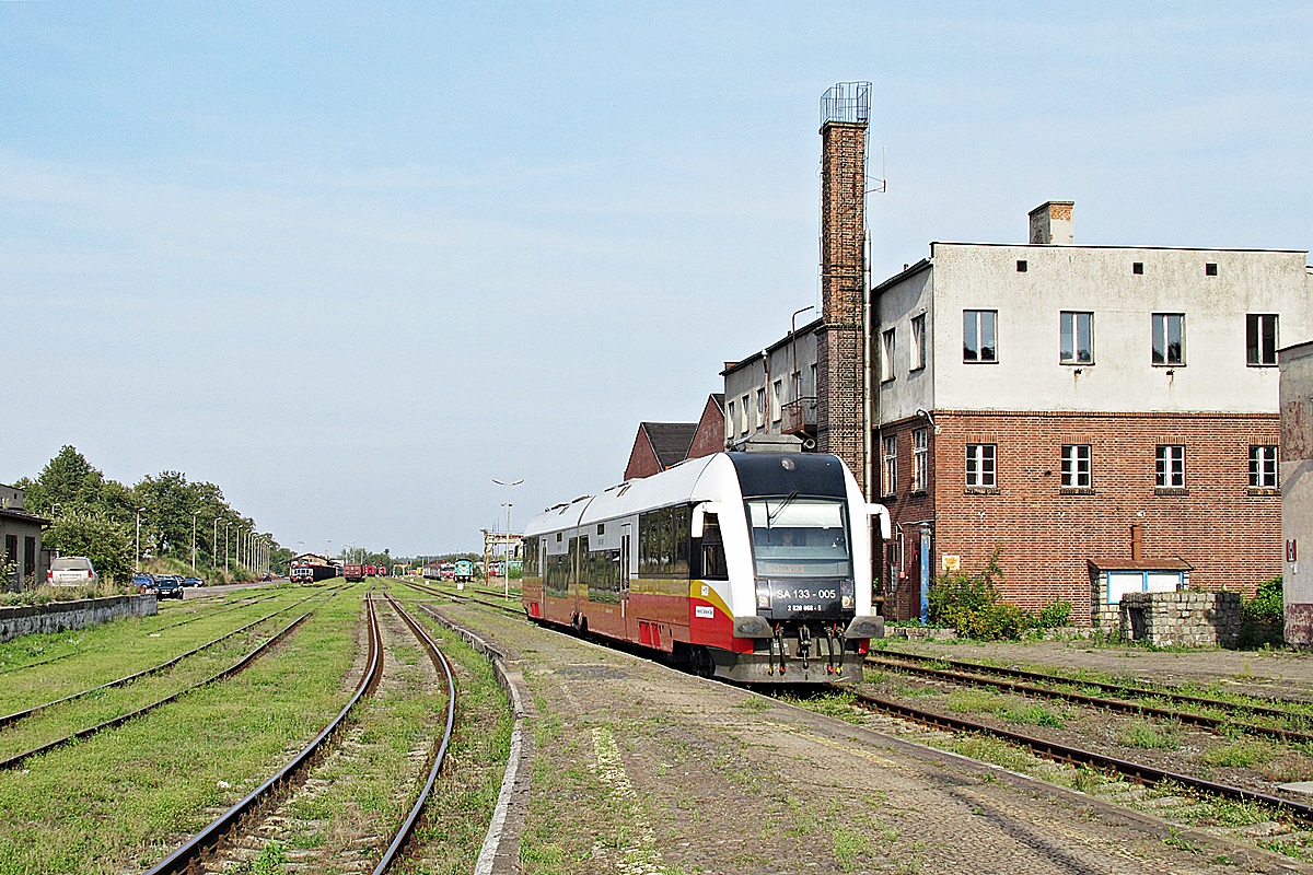 SA133-005
Kłapouch jako R50779 relacji Tczew - Chojnice wjeżdża na stację końcową. 
