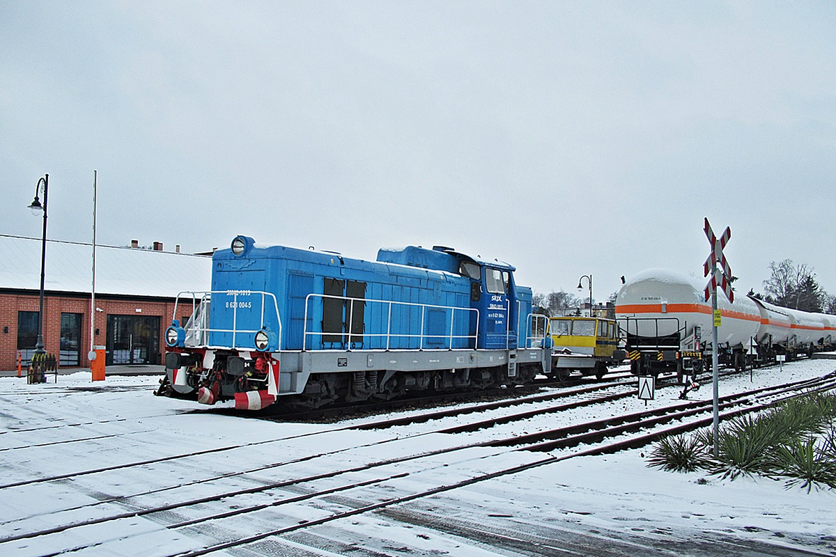 SM42-1013
Zimna Stonka czeka na zatrudnienie na stacji Pleszew Miasto. 
