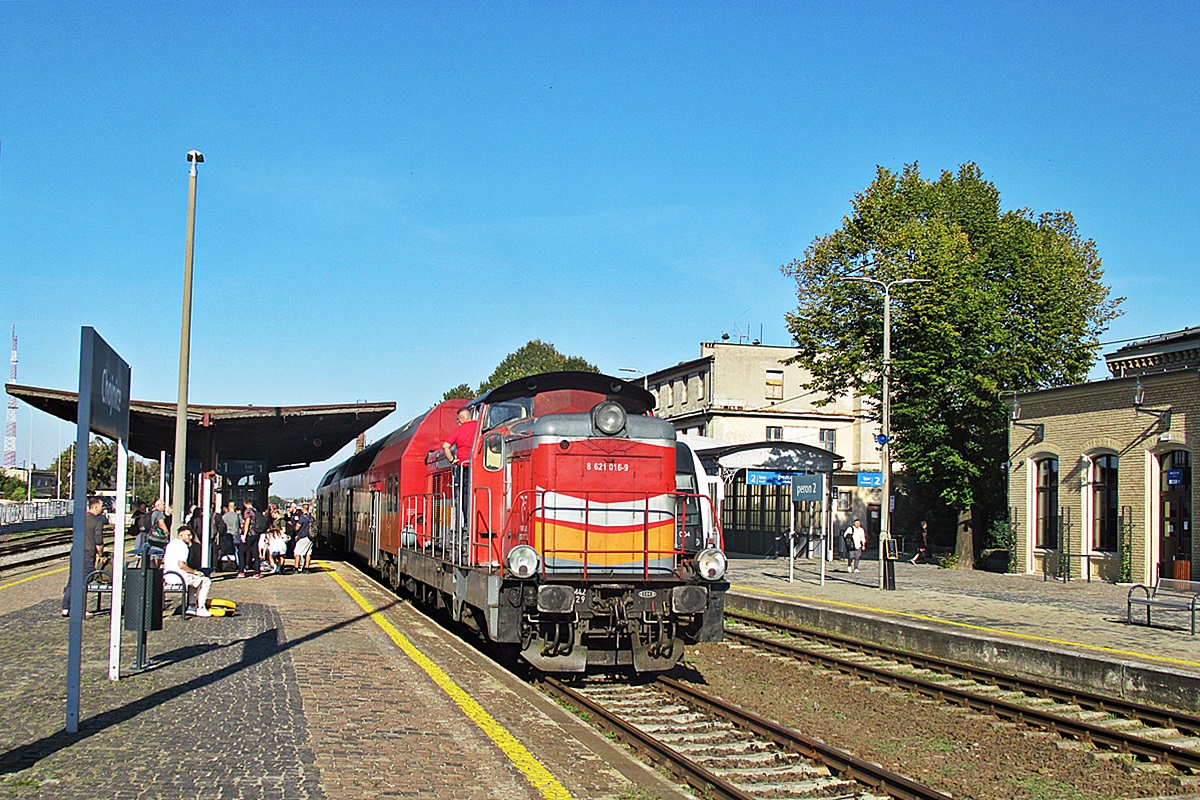 SM42-329
Stonka z bohunem jako R50781 ("szkolniak") relacji Tczew - Chojnice w peronach stacji końcowej. 
Przejechałem całą trasę od deski do deski i nie zamieniłbym tego sprzętu na żaden inny. W tym roku aż sześć razy udało mi się pojeździć tymi zestawami :) 
