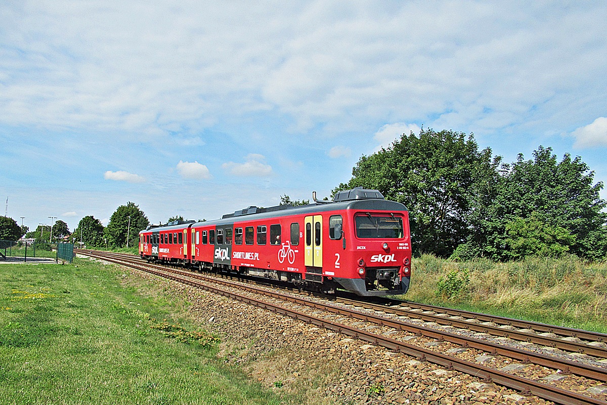 SN83-001
Jacek jako R50775 relacji Tczew - Chojnice wjeżdża na stację końcową. 
