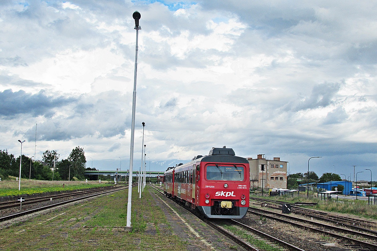 SB83-003
Zbyszek jako R50714 relacji Chojnice - Tczew opuszcza stację Starogard Gdański. 
