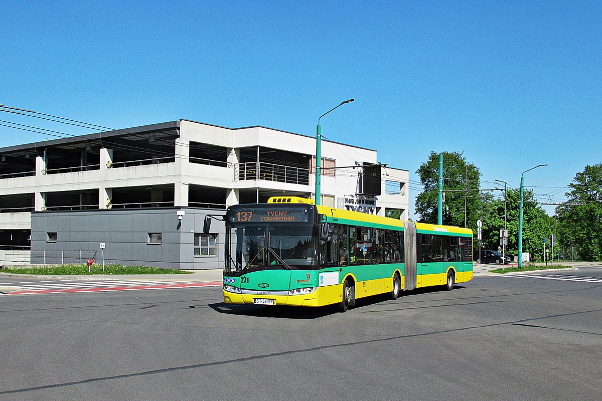 Solaris Urbino 18 ST 5831F
Tychy, dworzec autobusowy. 
Słowa kluczowe: GOP PKM dworzec