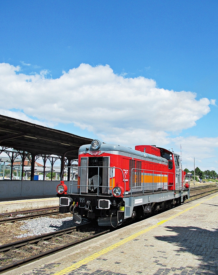 SU42-521
Polsat prezentuje swoje wdzięki na stacji Chojnice. Piknik transportowy zorganizowany przez Chojnickie Stowarzyszenie Miłośników Kolei był jedną z niewielu okazji do obejrzenia ciekawych sprzętów nie tylko z zewnątrz, ale równieź i od środka :) 
