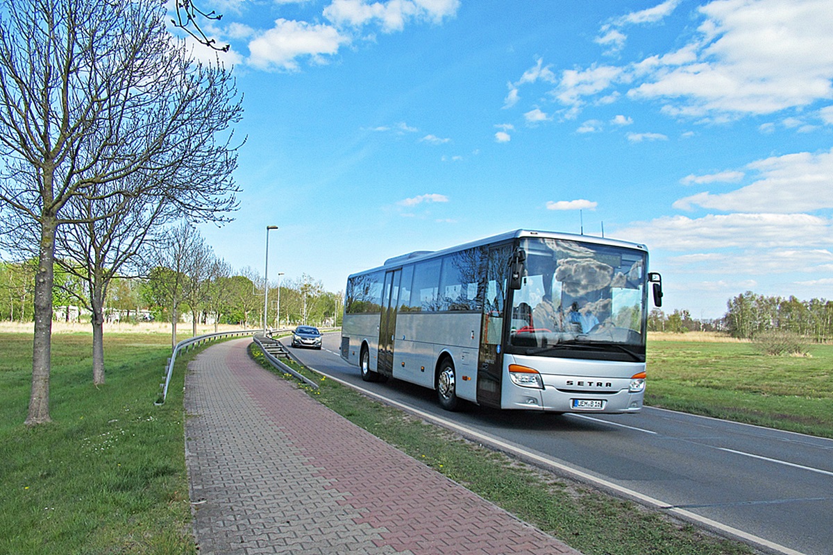 Setra S415 UL UEM-B 16
Ueckermünde, Pfarrwiesenallee.
