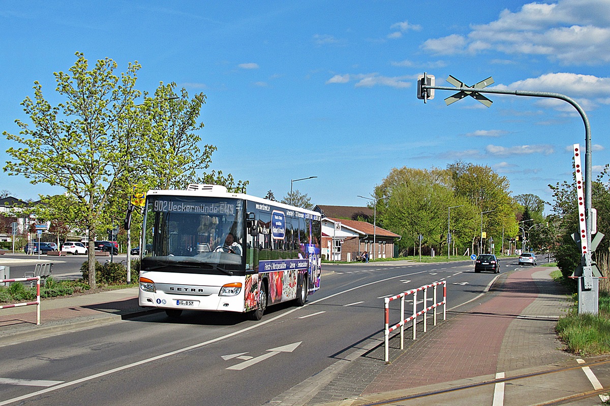 Setra S415 LE Business VG-B 57
Ueckermünde, Ueckerstraße.
