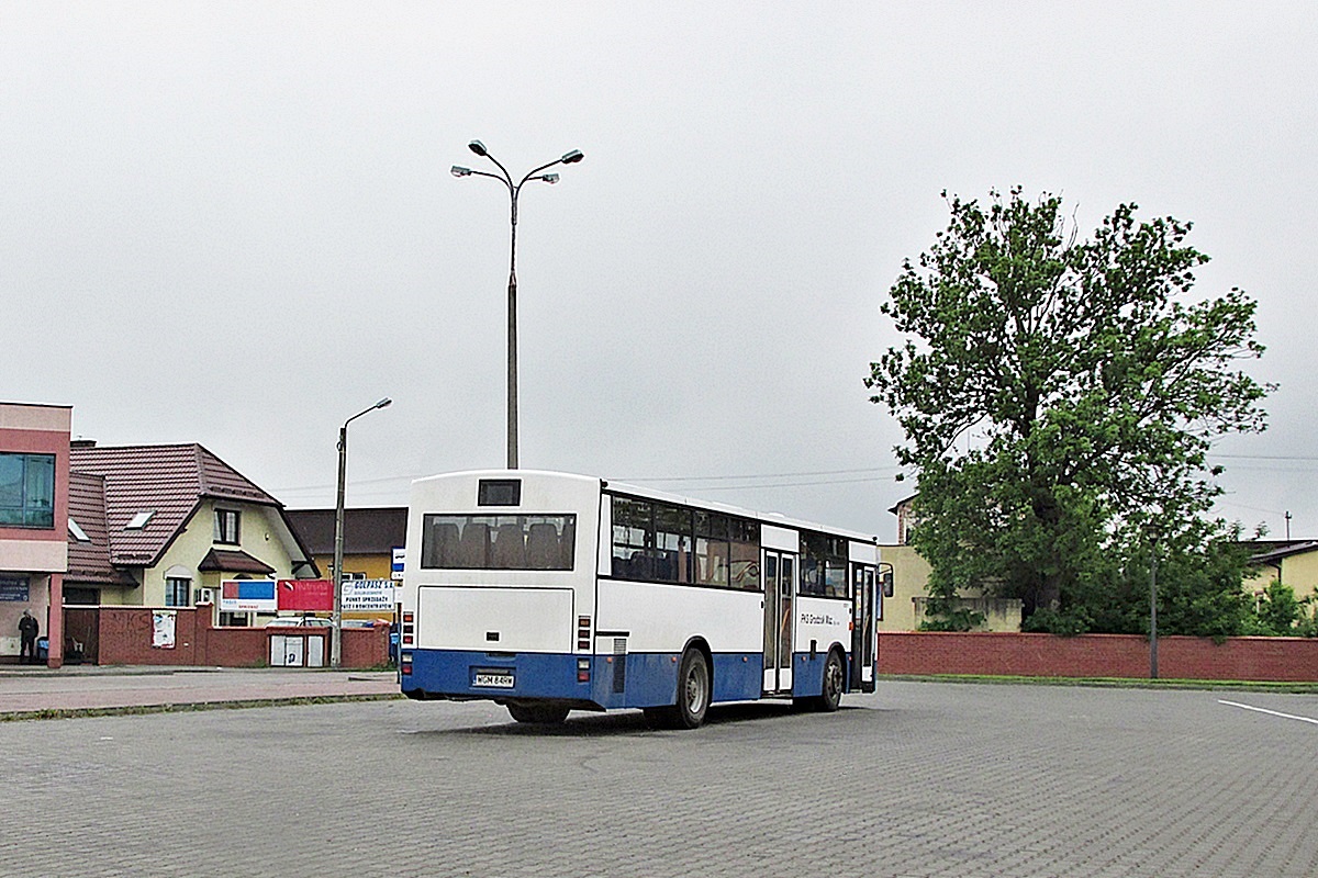 Jelcz 120M WGM 84RW
Gostynin, dworzec autobusowy. Od czasu kursowania po ulicach Warszawy autobus mocno się zmienił - pozbył się trzecich drzwi i doczekał się nowych, całkiem przyjemnych dla oka kolorów. 
Słowa kluczowe: dworzec PKS