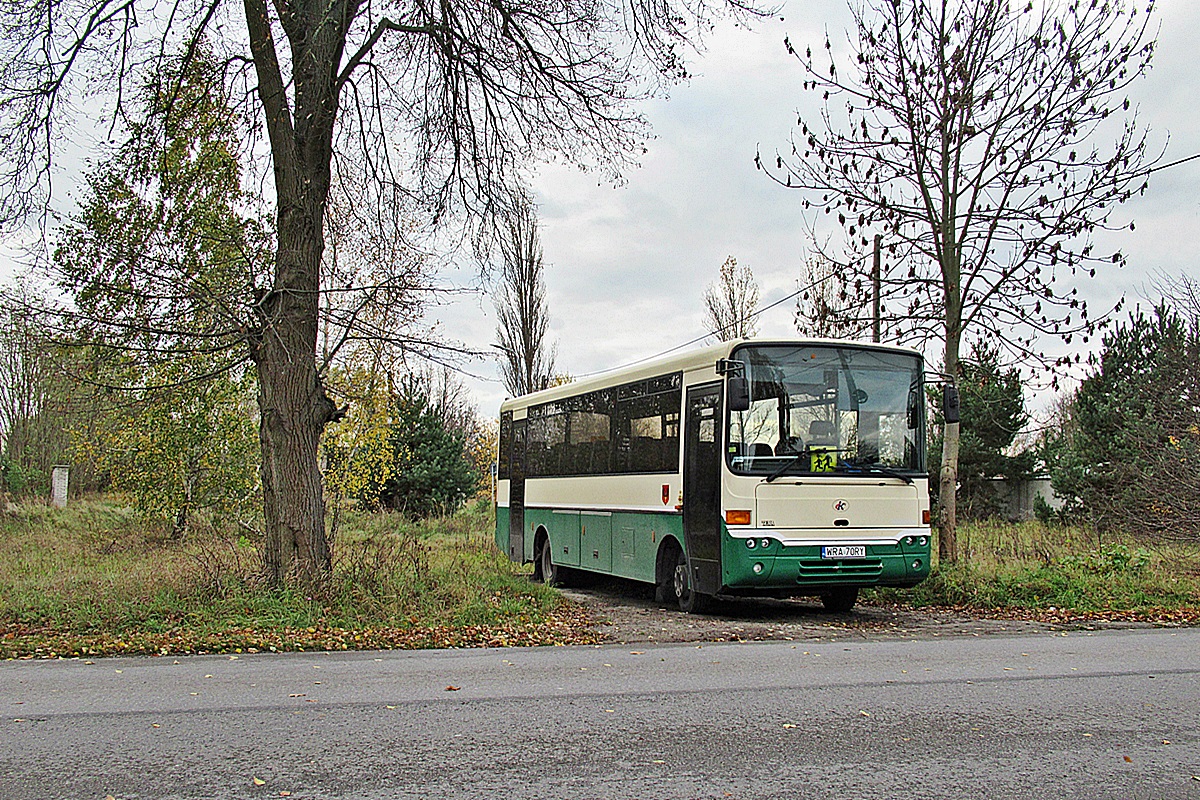 Iveco CC100E21 / Kapena Tema WRA 70RY
Aleksandrówka, ul. Familijna. 
Z komunikacji miejskiej w pobliskich Kozienicach do obsługi przewozów szkolnych, trudno powiedzieć, czy to sukces czy porażka :D Ale jakby nie patrzeć podczas moich podróży po kraju takie ziółko mi się jeszcze nie trafiło :) 
Słowa kluczowe: szkolny