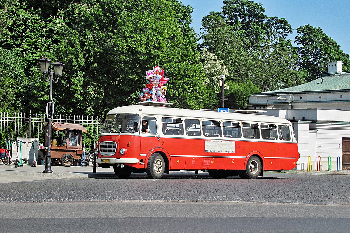 Jelcz 043 WX 71Y
Warszawa, al. Ujazdowskie. 
Słowa kluczowe: zabytek