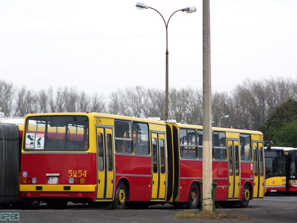 5254
Tu chyba było mu najlepiej. Oby powrócił do takiej formy.
Słowa kluczowe: IK280 5254 ZajezdniaOstrobramska 2012