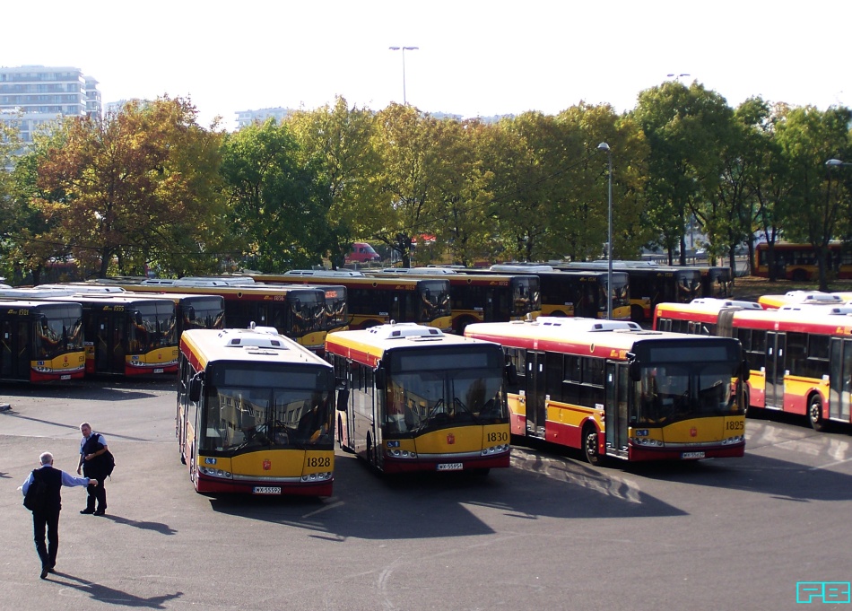 1828, 1830
Panowie ruszają na trasy solówkami z nowego parkingu.

Słowa kluczowe: SU12 1828 1830 ZajezdniaOstrobramska 2014