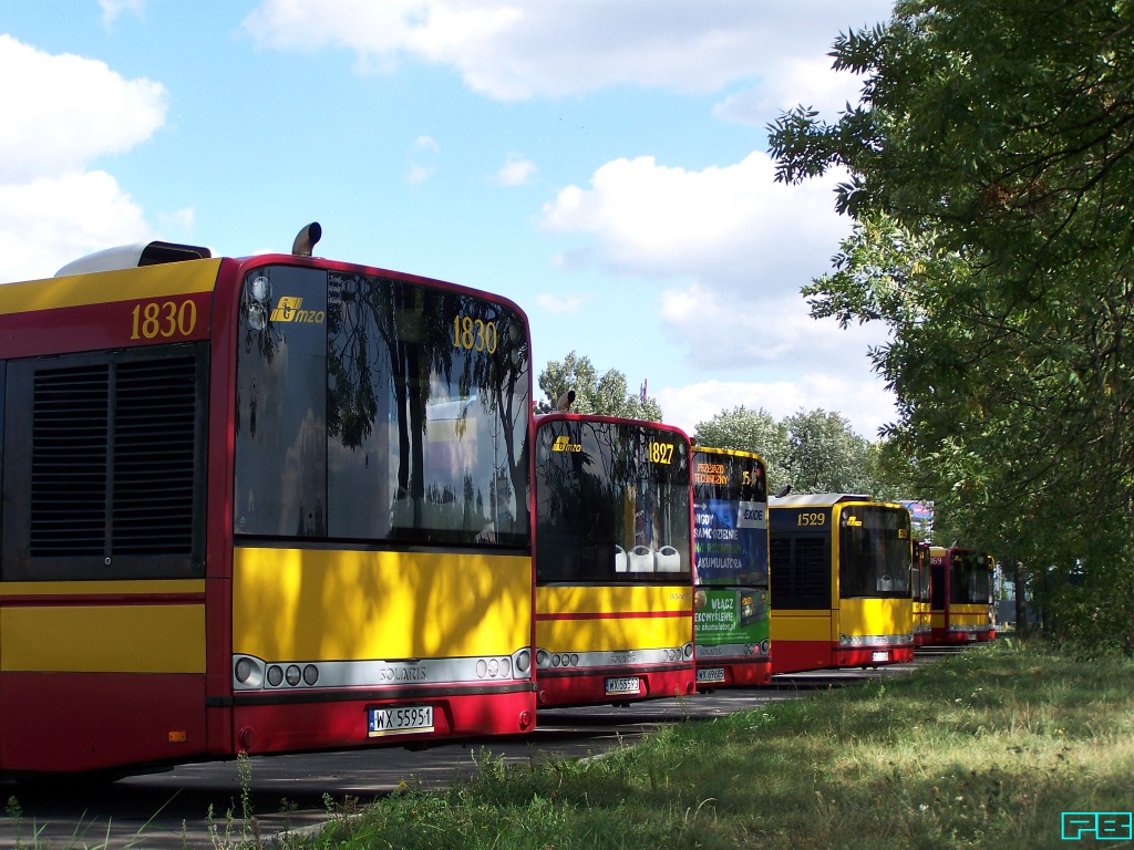 1830, 1827
Czekają na wyjazd.
Słowa kluczowe: SU12 1830 1827 ZajezdniaOstrobramska 2015